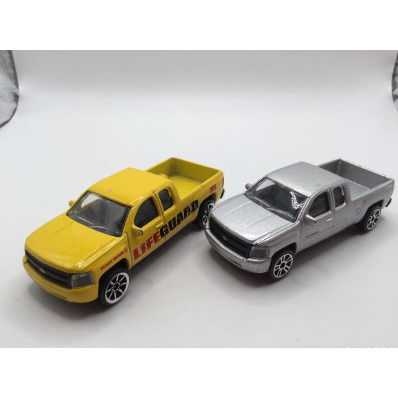 Lot de 2 Chevrolet Silverado Majorette 1/71