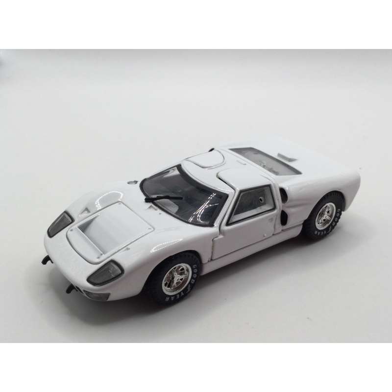 ford gt 40 Universal hobbies 1/43