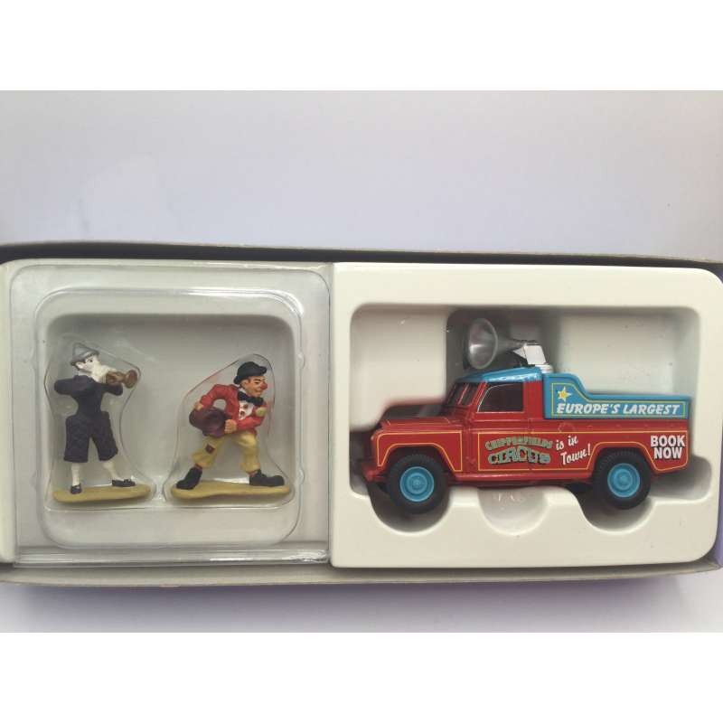 CIRQUE CHIPPERFIELDS LAND ROVER CORGI AVEC PERSONNAGES