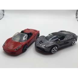 LOT DE 2 FERRARI HOTWHEELS...