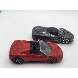 LOT DE 2 FERRARI HOTWHEELS ET BURAGO