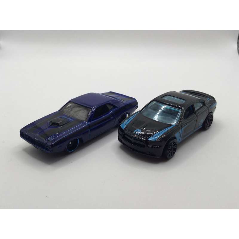 Lot de 2 voitures Hotwheels