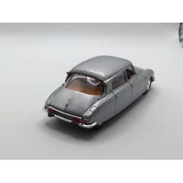 CITROËN DS21 1969 UNIVERSAL HOBBIES 1/43