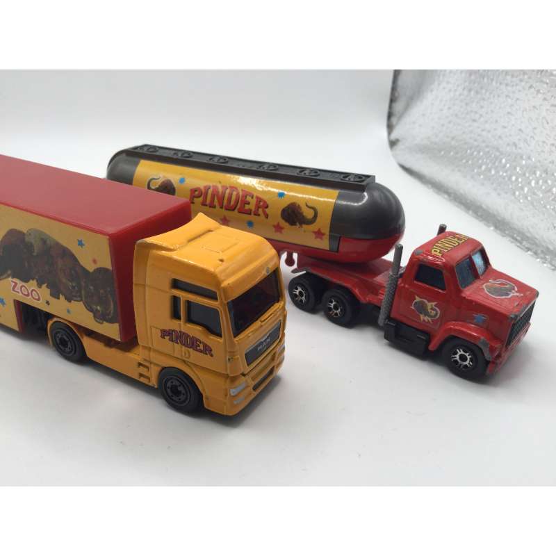 Lot de 2 camions du cirque PINDER MAJORETTE 1/100