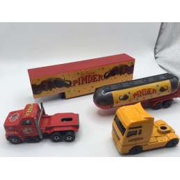 Lot de 2 camions du cirque PINDER MAJORETTE 1/100