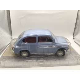 FIAT 600 BERLINE 1/18 SOLIDO