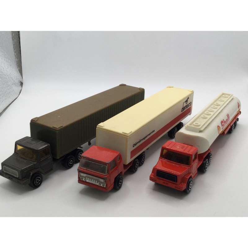 LOT DE CAMIONS MAJORETTE 1/100