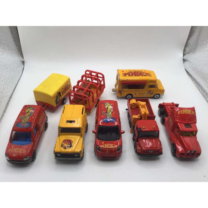 LOT MAJORETTE CIRQUE PINDER