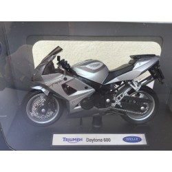 Moto Triumph Daytona 600